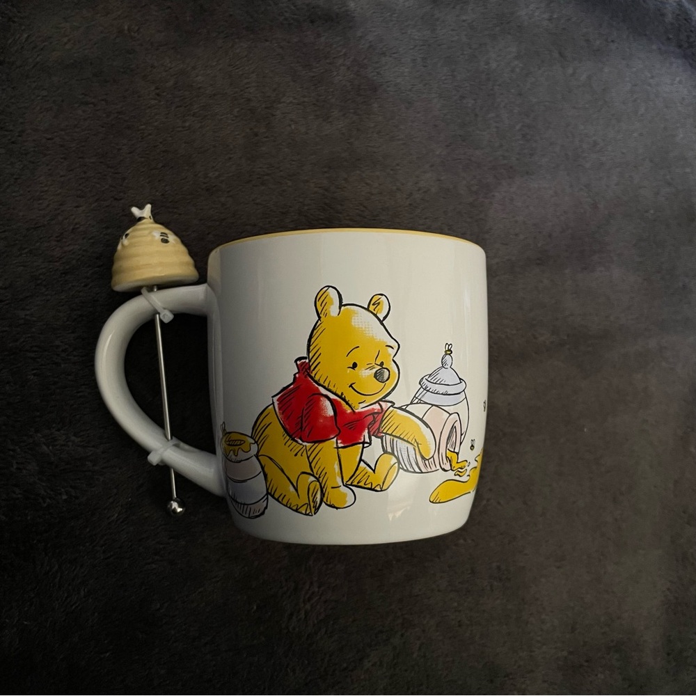 DISNEY Winnie The Pooh Honey Bee Mug With Figural Beehive Stirrer